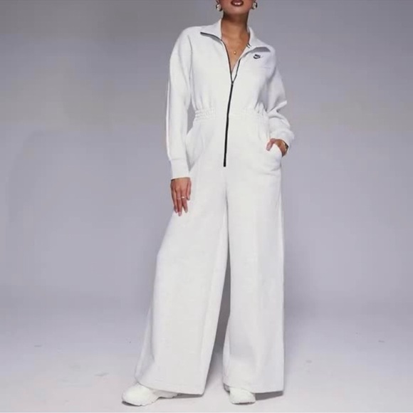 Nike Sportswear Tech Fleece Windrunner Jumpsuit Wide Leg - Picture 3 of 9